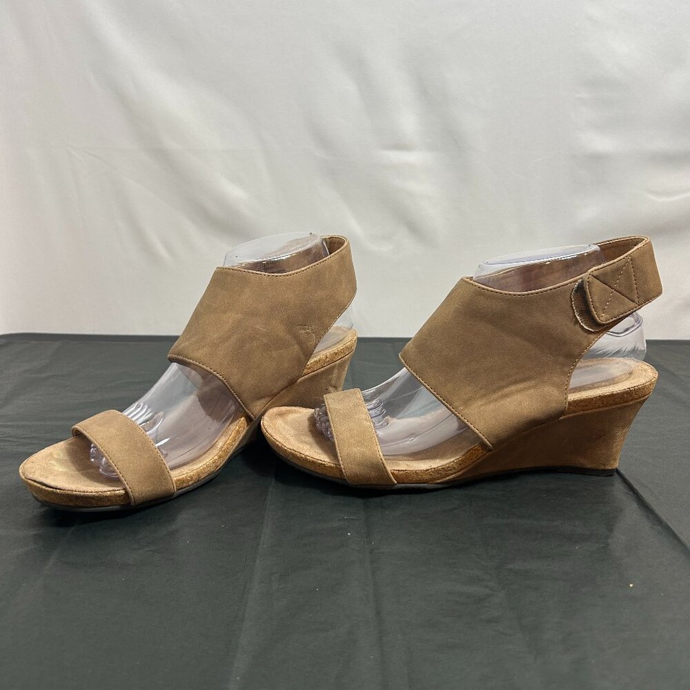 Adrienne Vittadini‎ Trevin mid-wedge tan sandal size 9M